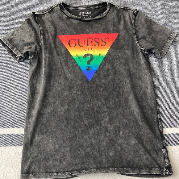 Guess Rainbow Logo T-shirt - Picture 1 of 3